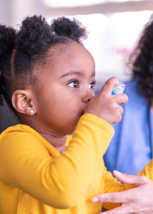 parent, child with inhaler, doctor